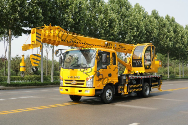 8噸汽車吊 唐俊