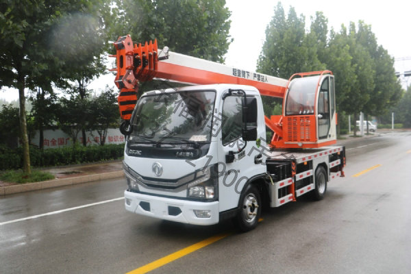 藍(lán)牌K5噸汽車吊 東風(fēng)多利卡